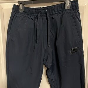 Nike Women’s Navy Joggers with Pockets and elastic cuffs (Lg)